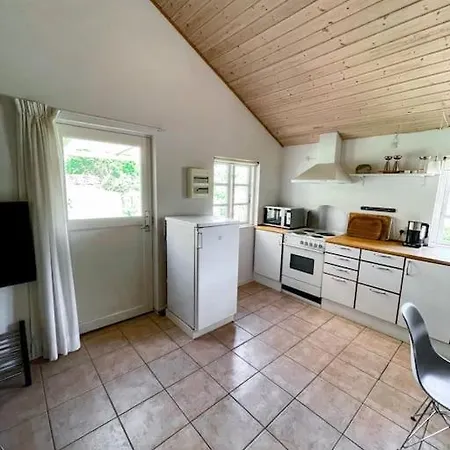 Hyggeligt Anneks Pa Thuro, Taet Pa Vandet. Svendborg