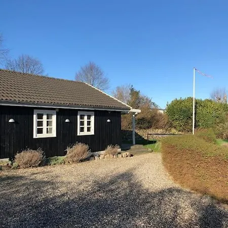 Hyggeligt Anneks Pa Thuro, Taet Pa Vandet. *