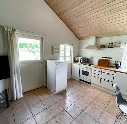 Hyggeligt Anneks Pa Thuro, Taet Pa Vandet. Svendborg