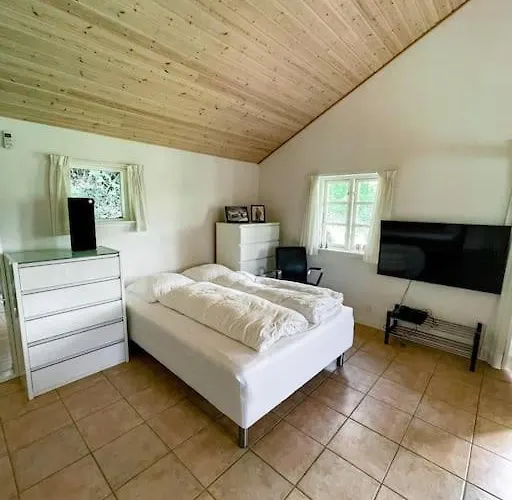 Hyggeligt Anneks Pa Thuro, Taet Pa Vandet. アパート スベンボー